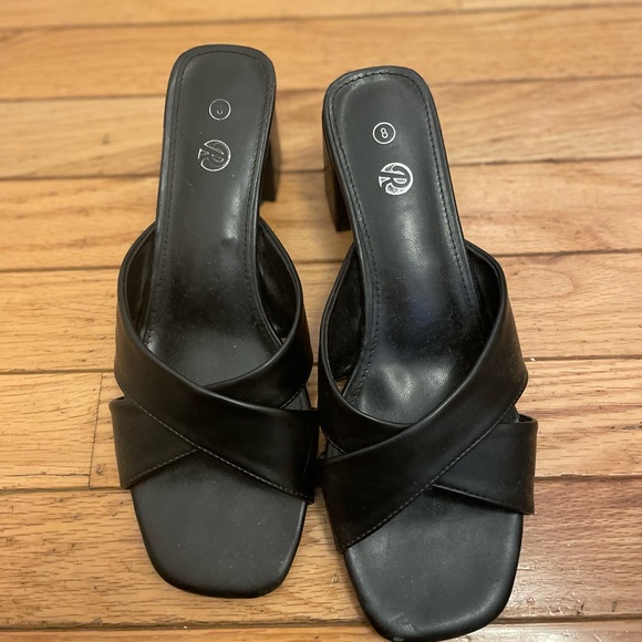 Black kitten heels - Picture 1 of 4